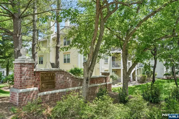 518 Holly Court, Mahwah, NJ 07430