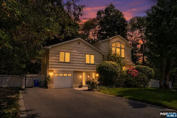 91 Greenbrook Place, Park Ridge, NJ 07656