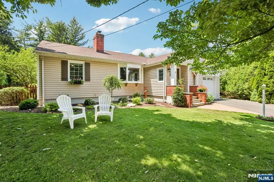6 Garden Court, Ho Ho Kus, NJ 07423 - #2