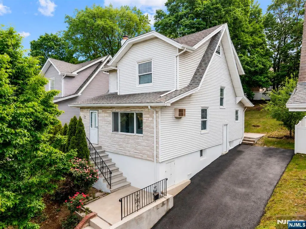 27 8th Street, Ridgefield Park, NJ 07660 - #1