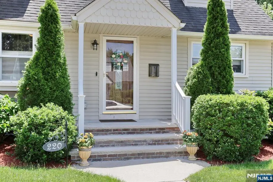 220 New Jersey Avenue, Bergenfield, NJ 07621 - #2
