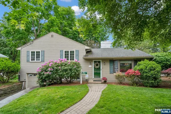 165 Busteed Drive, Midland Park, NJ 07432