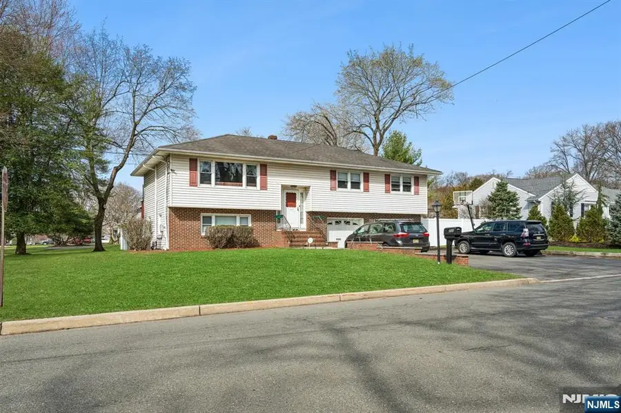 201 Rockland Avenue, River Vale, NJ 07675 - #2