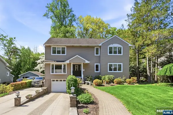 21 Lakeview Avenue, Park Ridge, NJ 07656