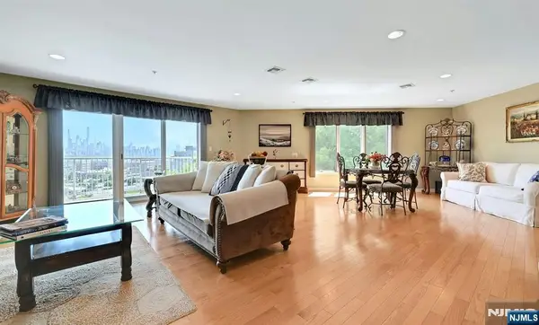 45 Legend Hills Drive, Edgewater, NJ 07020
