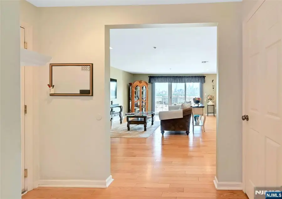 45 Legend Hills Drive, Edgewater, NJ 07020 - #2