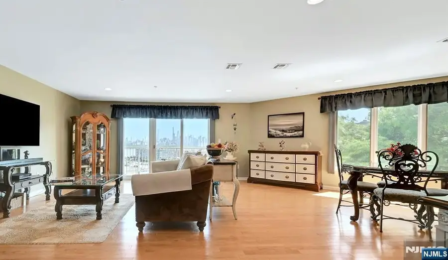 45 Legend Hills Drive, Edgewater, NJ 07020 - #3