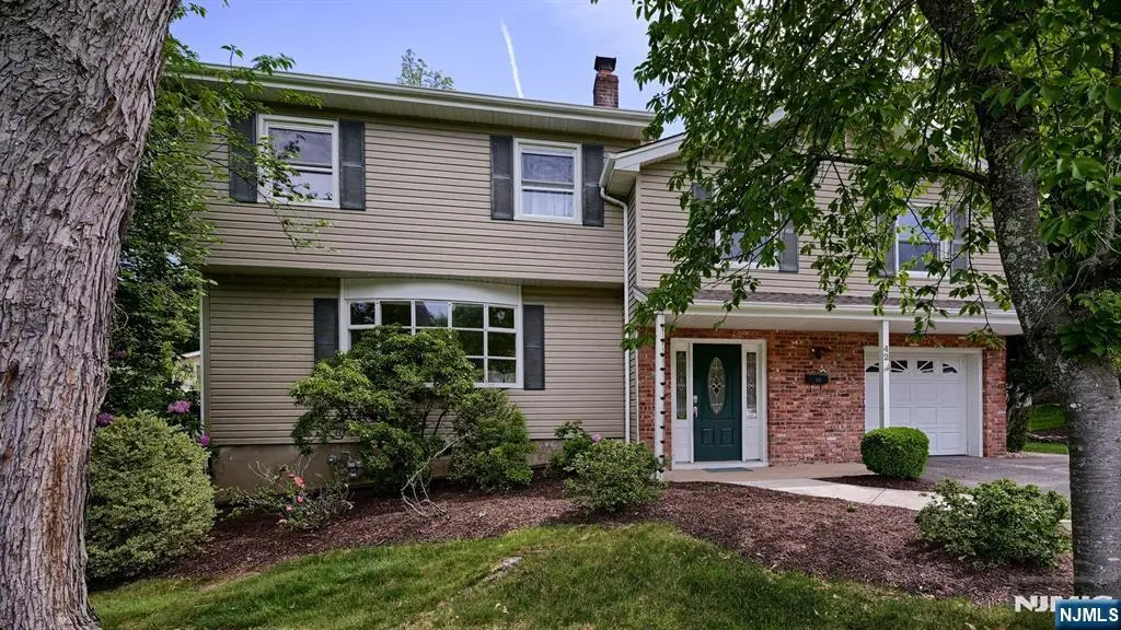 42 Stirling Lane, Wayne, NJ 07470 - #1