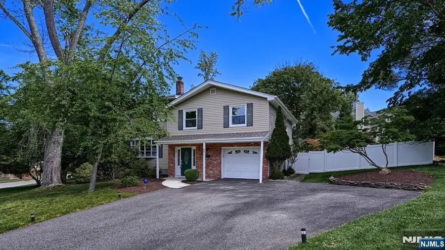 42 Stirling Lane, Wayne, NJ 07470 - #2