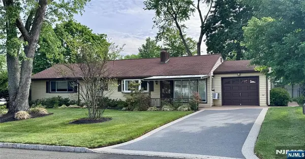 14 Berwick Way, Piscataway, NJ 08854