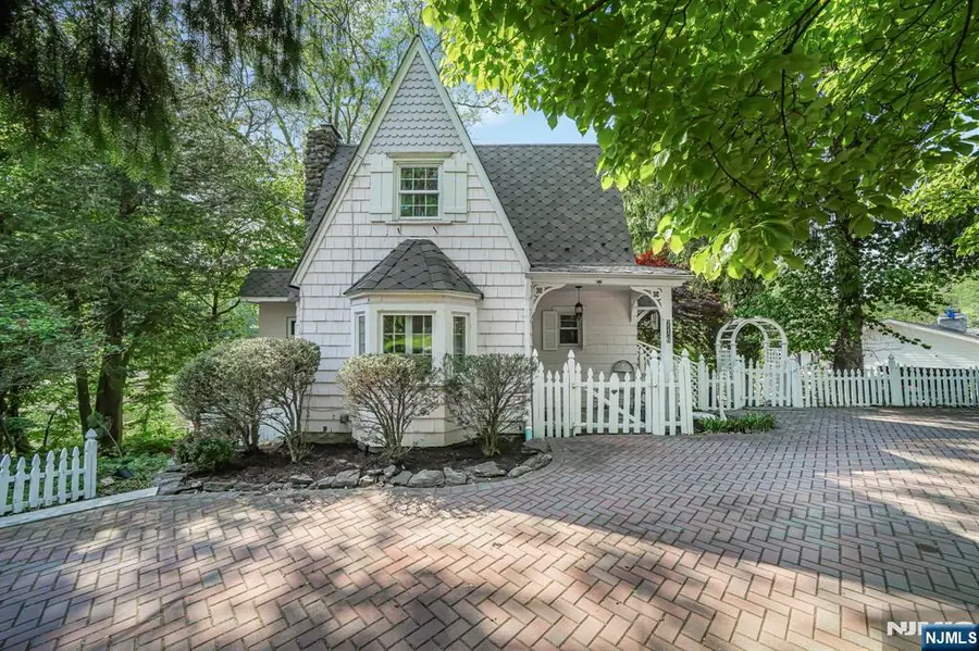 716 Colonial Road, Franklin Lakes, NJ 07417 - #2