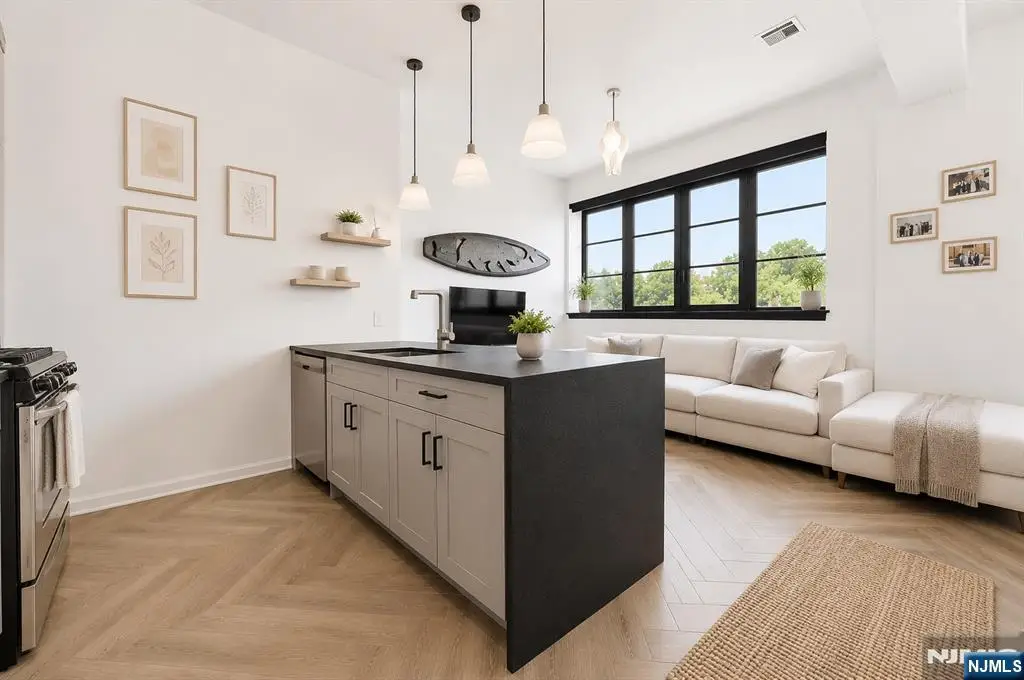 142 Charles Street 403, Jersey City, NJ 07307 - #1