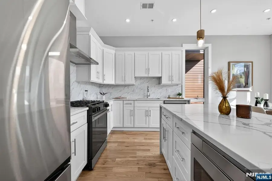 126 De Kalb Avenue 2, Jersey City, NJ 07306 - #2