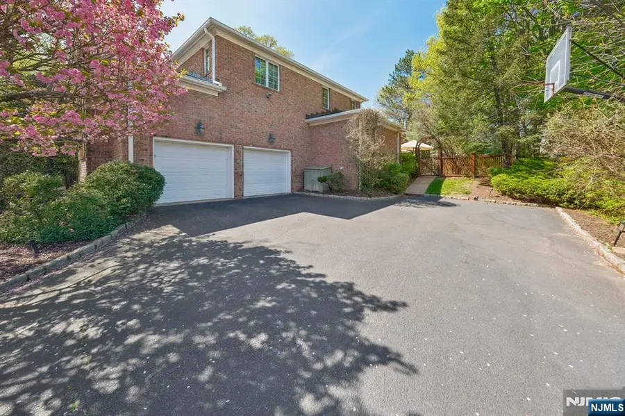 4 Fordham Road, Livingston, NJ 07039 - #3
