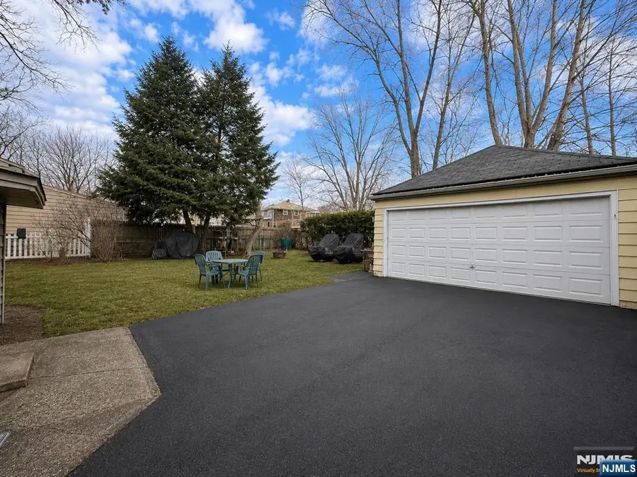 189 Martha Avenue, Elmwood Park, NJ 07407 - #3