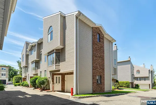125 Roosevelt Place, Palisades Park, NJ 07650