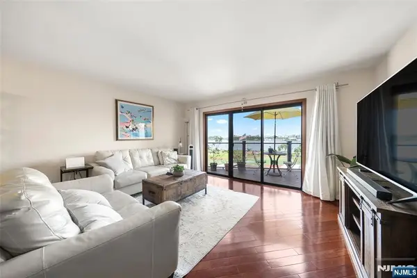101 State Rt 5 302, Edgewater, NJ 07020