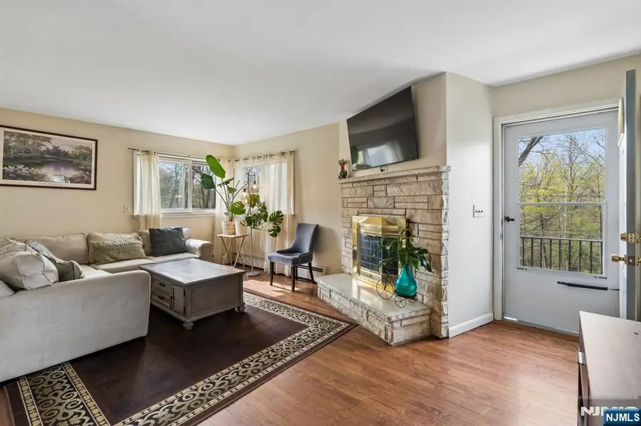 10 De Lazier Place, Bloomingdale, NJ 07403 - #2