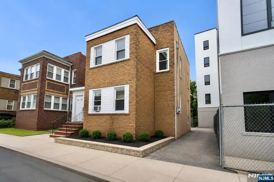 395 S 15th Street, Newark, NJ 07103 - #2