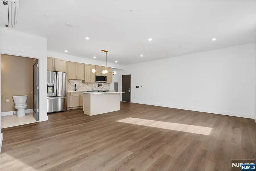 21 Lincoln Park 100, Newark, NJ 07102 - #2