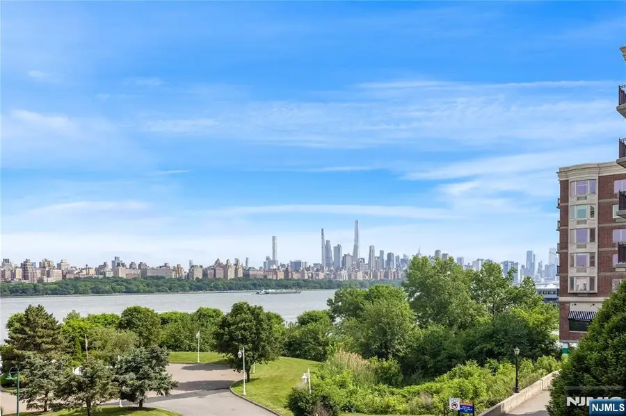 337 The Promenade 337, Edgewater, NJ 07013 - #2