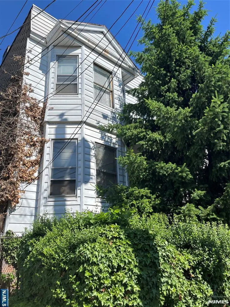 861 19th Street, Newark, NJ 07108 - #1