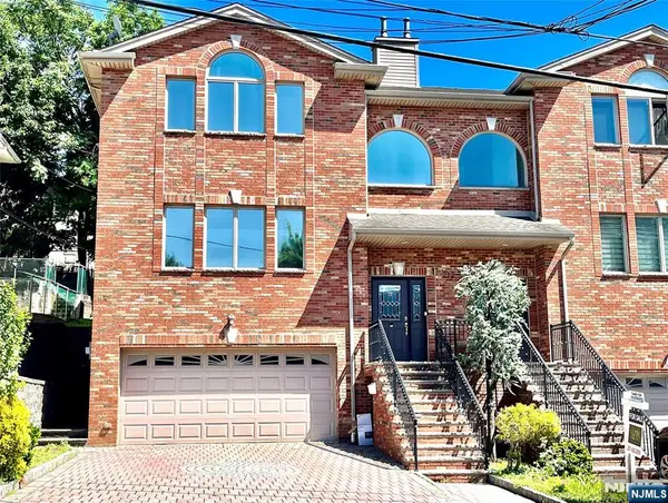 212 7th A, Palisades Park, NJ 07650
