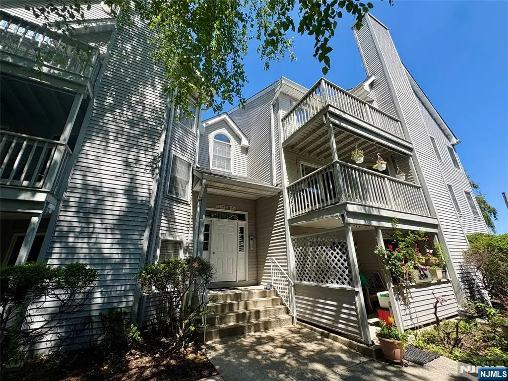 8 Quartz Lane, Paterson, NJ 07501 - #1