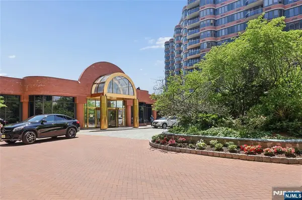 100 Carlyle Drive 5HS, Cliffside Park, NJ 07010