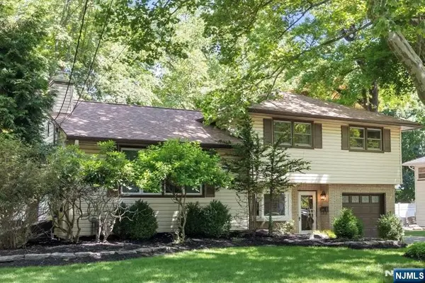 600 Sloat Place, River Vale, NJ 07675