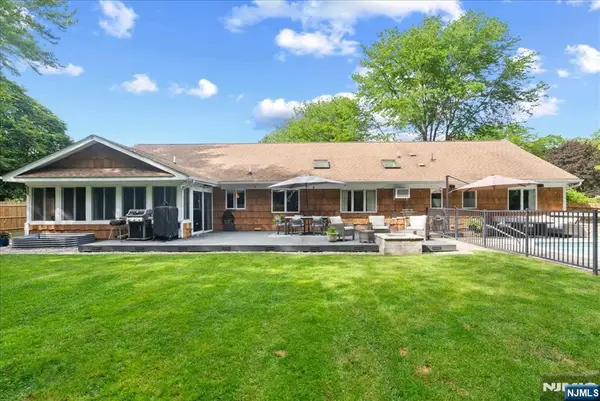 21 Carteret Street, West Milford, NJ 07480