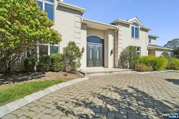 32 Laurie Drive, Englewood Cliffs, NJ 07632