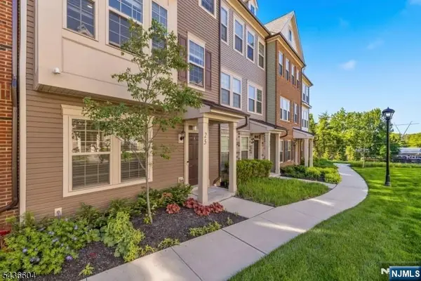 25 Haralson Court, Livingston, NJ 07039