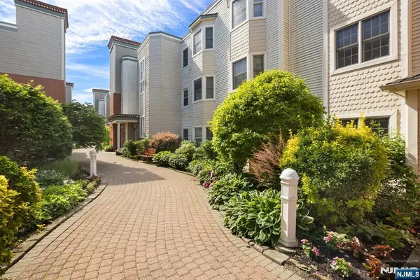 345 The Promenade, Edgewater, NJ 07020
