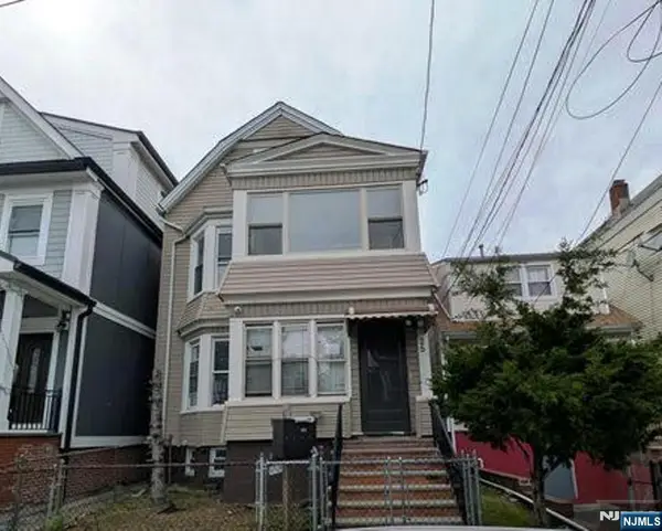 25 Maple Avenue, Irvington, NJ 07111
