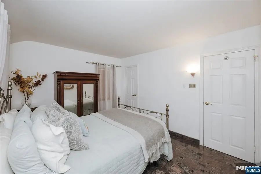 64 Orchard, Clifton, NJ 07012 - #3