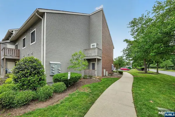 601 Ravens Crest Drive 601, Plainsboro, NJ 08536