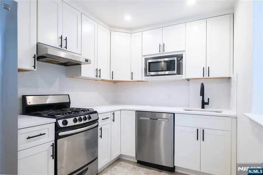 59-61 Brighton Avenue 20, Belleville, NJ 07109 - #3