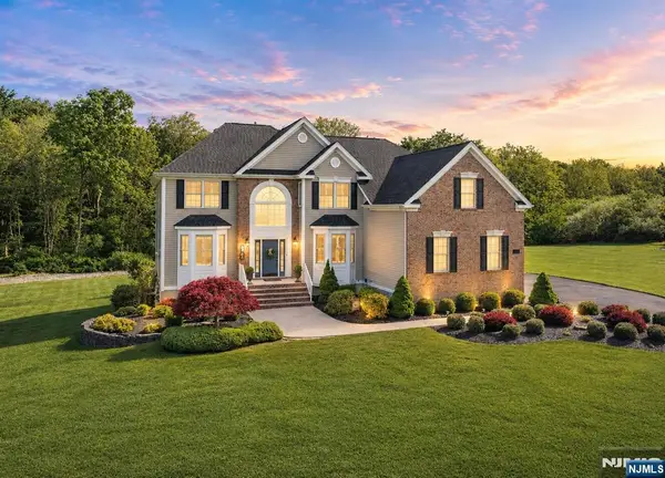 16 Saint Andrews Court, Mount Olive Township, NJ 07836