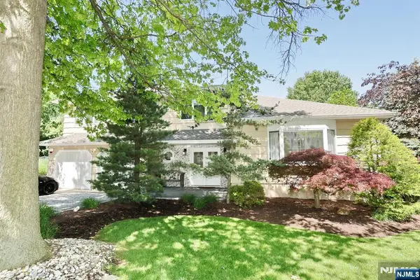 517 Pine Hill Road, Leonia, NJ 07605