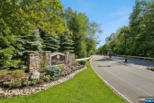 5211 Pointe Gate Drive, Livingston, NJ 07039