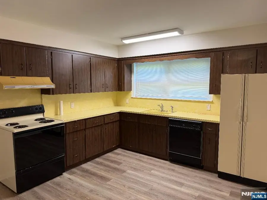 44 Burgh Avenue 3, Clifton, NJ 07011 - #2