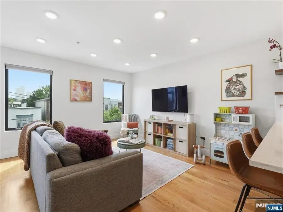 22 Lincoln Street 3, Jersey City, NJ 07307 - #3
