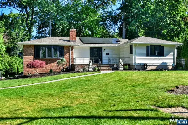 43 Overlook Court, Ramsey, NJ 07446