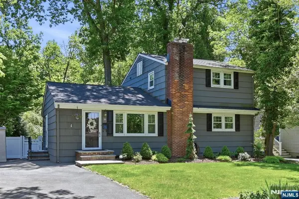 36 Calumet Avenue, Oakland, NJ 07436