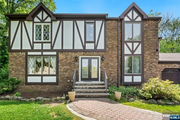 2 Woodside Avenue, West Caldwell, NJ 07006