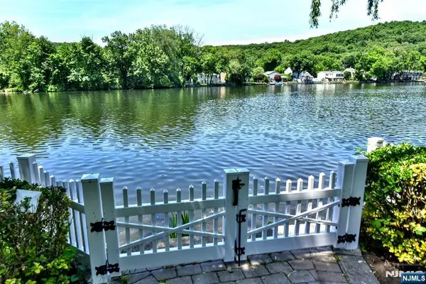 45 Lake Shore, Oakland, NJ 07436
