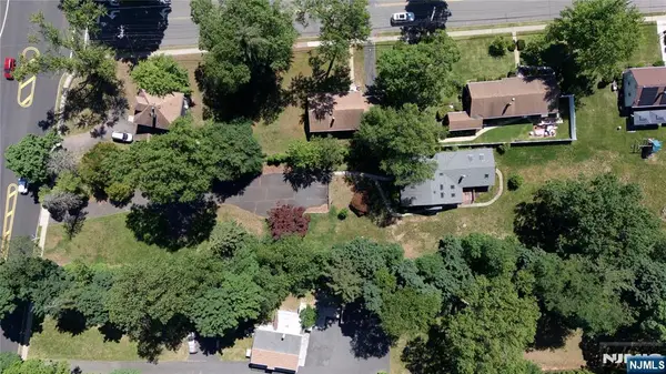 38 W Ridgewood Avenue, Paramus, NJ 07652