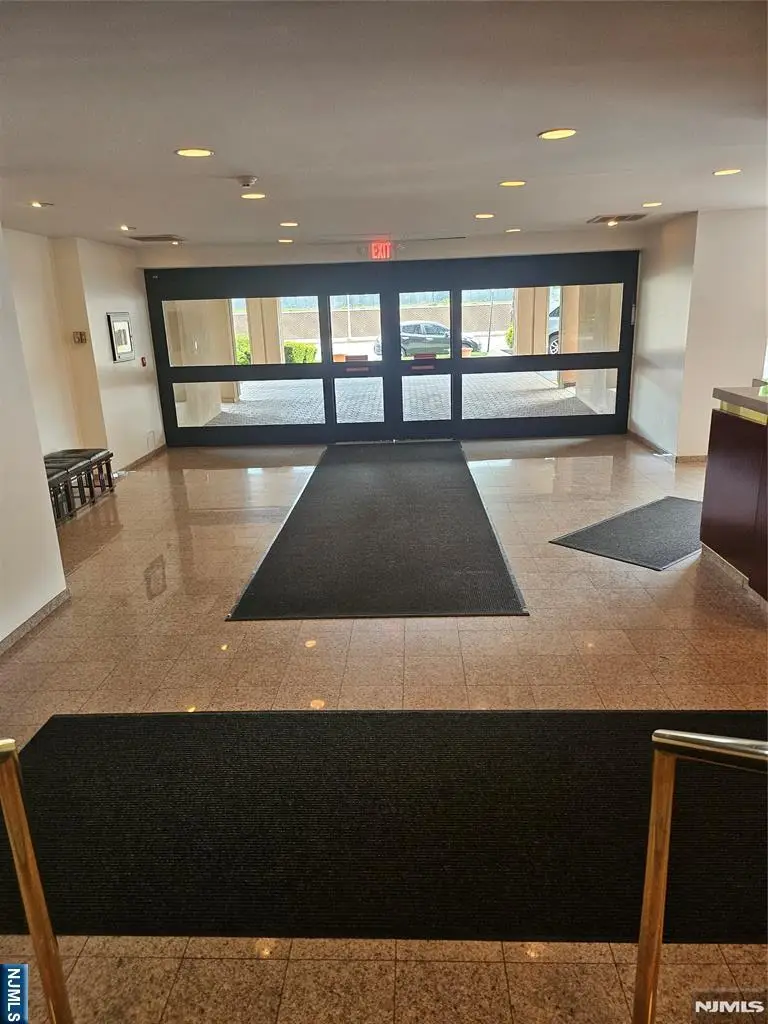 2185 Lemoine 3D, Fort Lee, NJ 07024 - #2