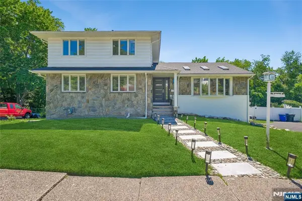 13 Munsey Road, Emerson, NJ 07630